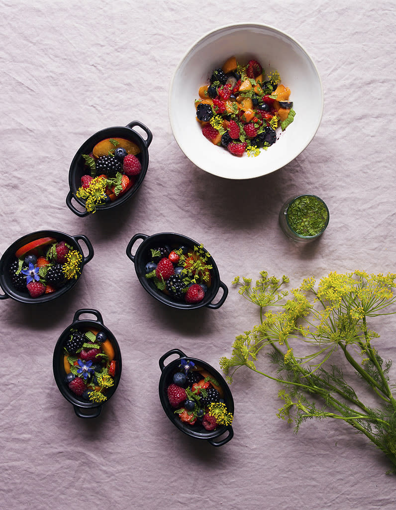 Tartare fruits rouges, abricots et menthe