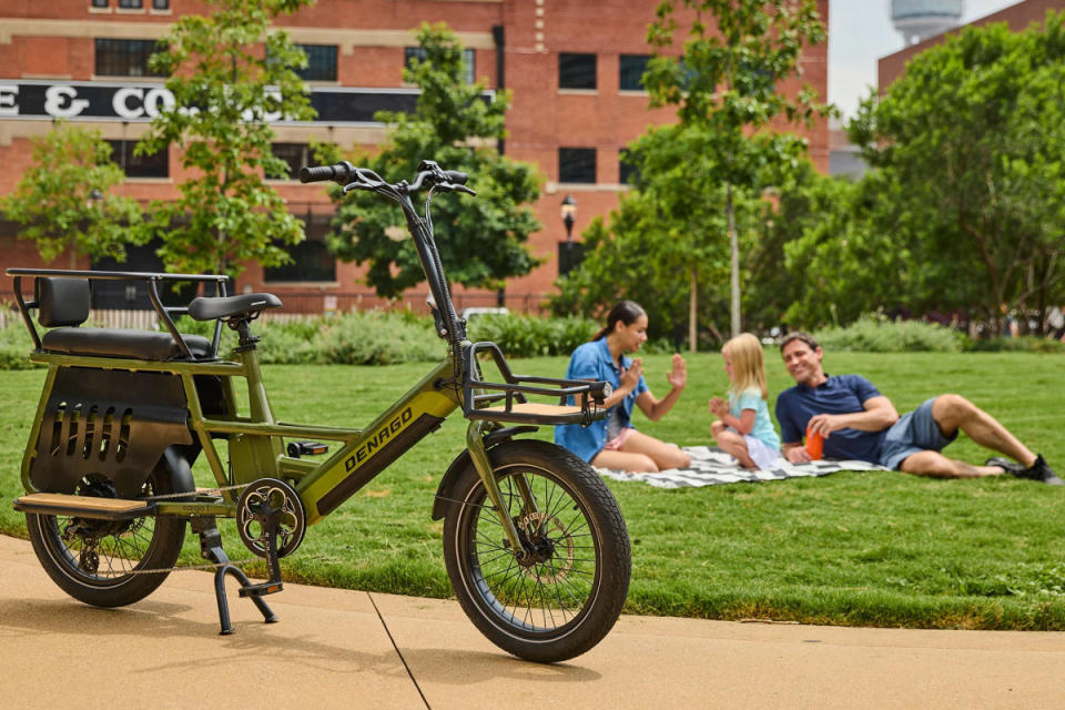 Family outings to the park will never be the same when you travel with the Compact Cargo 1.<p>Denago Ebikes</p>