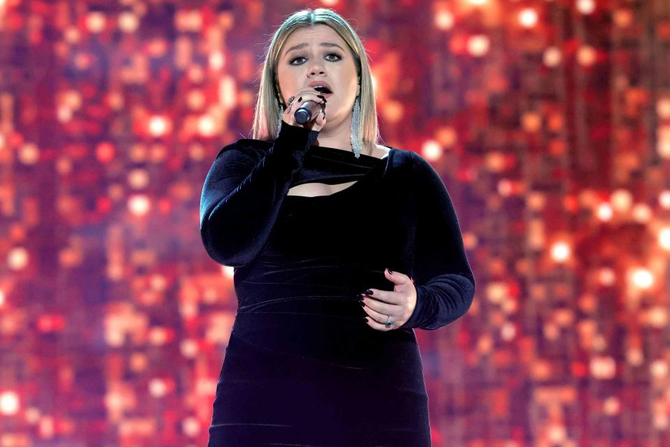 <p>Kevin Winter/Getty Images for ACM</p> Kelly Clarkson
