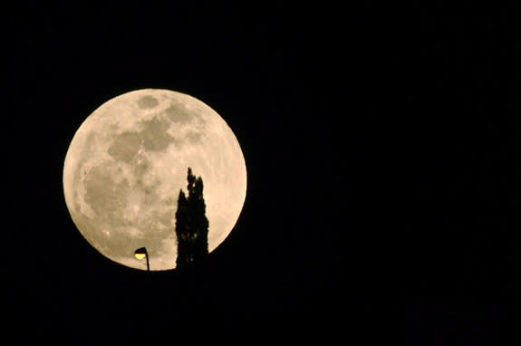 Skywatcher Roberto Porto took this photo of the biggest full moon of 2012, a so-called supermoon, in Costa Adeje, Tenerife, Spain, on May 5, 2012.