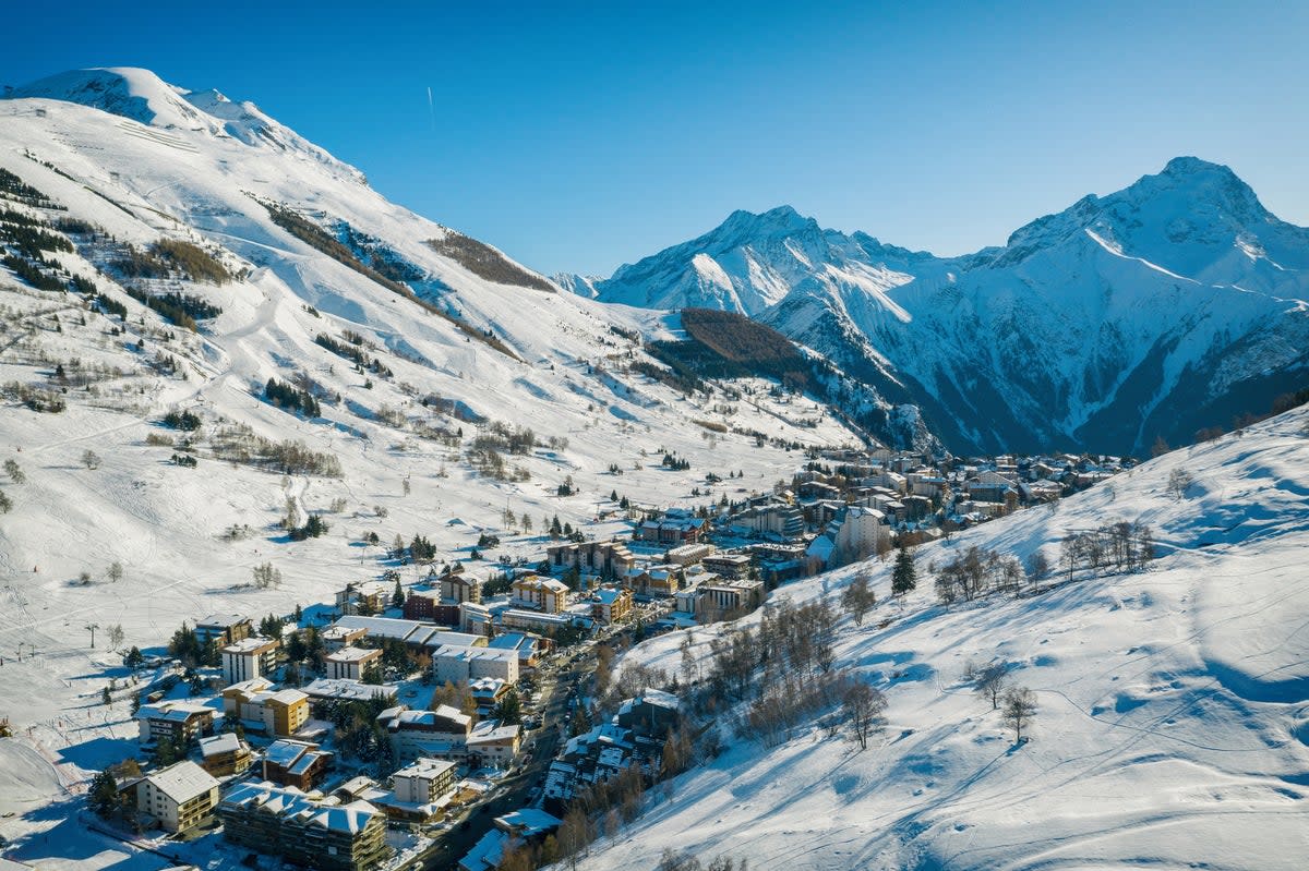 Shedloads of snow transform Les Deux Alpes into a winter wonderland (Getty/iStock)
