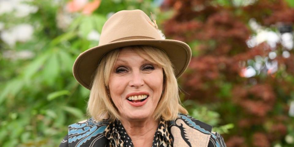 joanna lumley chelsea flower show