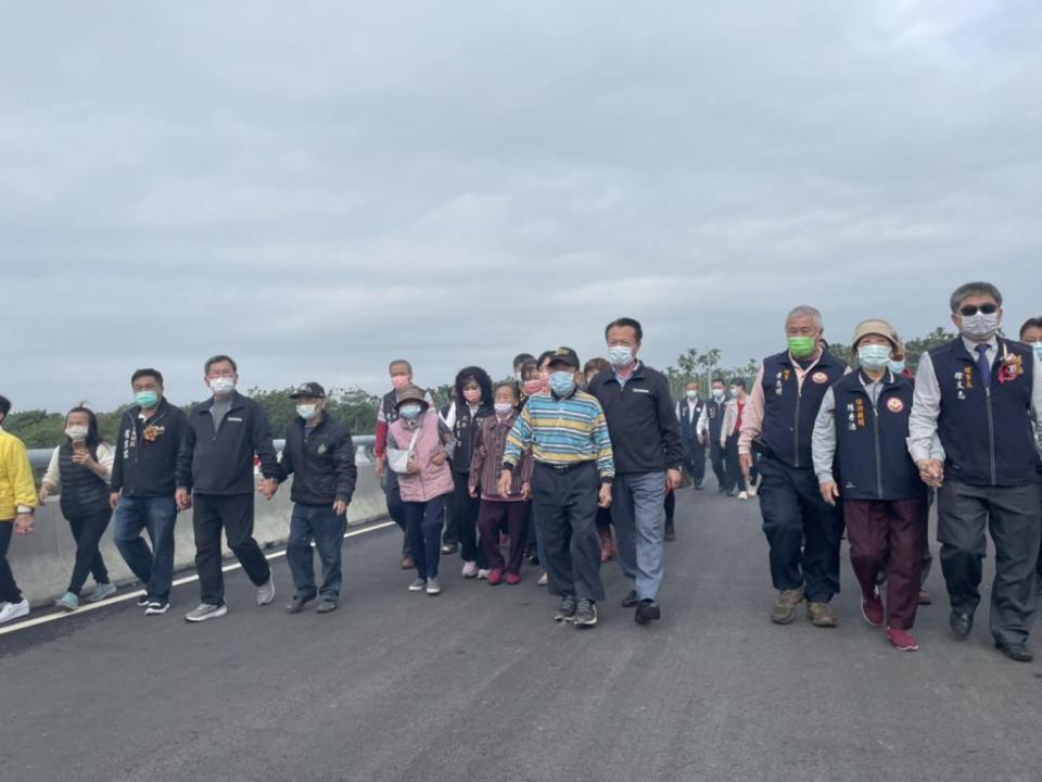 嘉邑行善團挹注經費，中埔鄉仁直橋改建工程通車。（記者湯朝村攝）