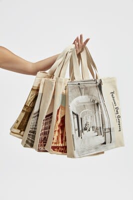 HUDSON’S BAY COMPANY HISTORY FOUNDATION 
DEBUTS HERITAGE TOTE COLLECTION (CNW Group/The Bay)