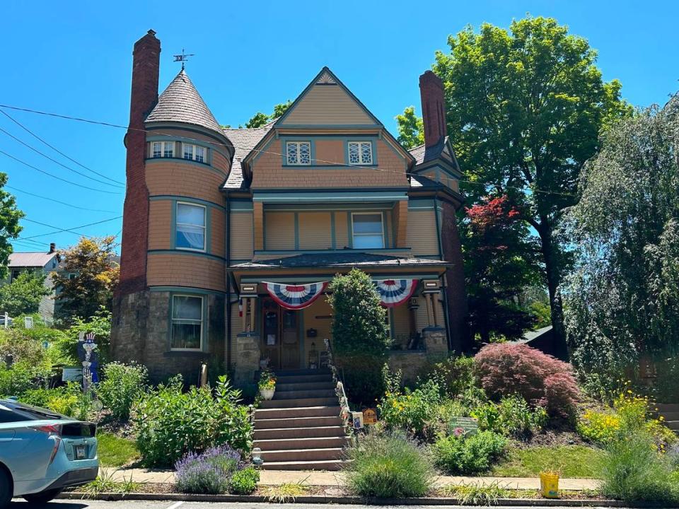 The Queen, A Victorian Bed and Breakfast in Bellefonte.