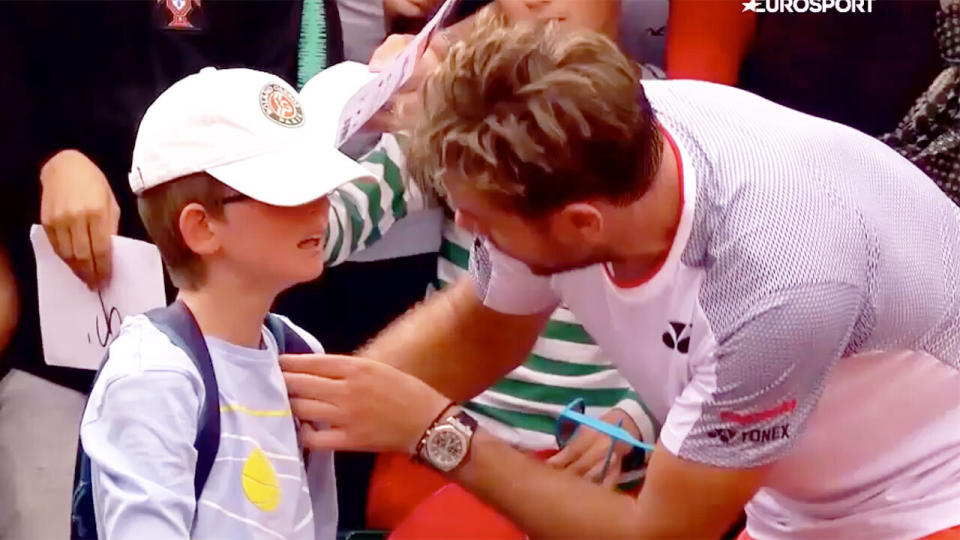 Stan Wawrinka went out of his way to help the distressed child. 