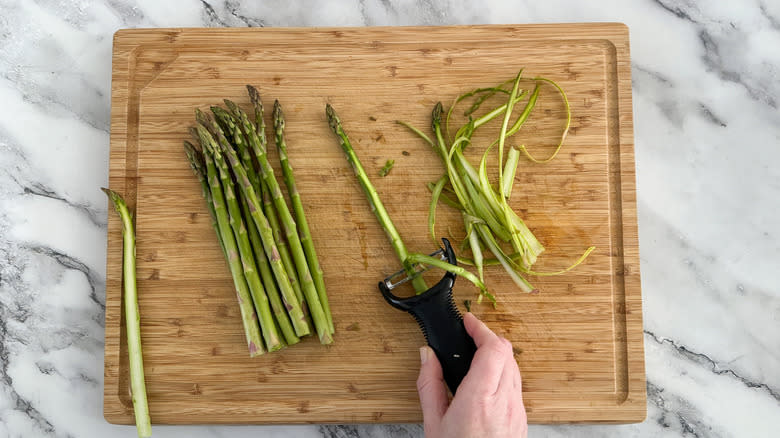 hand peeling asparagus