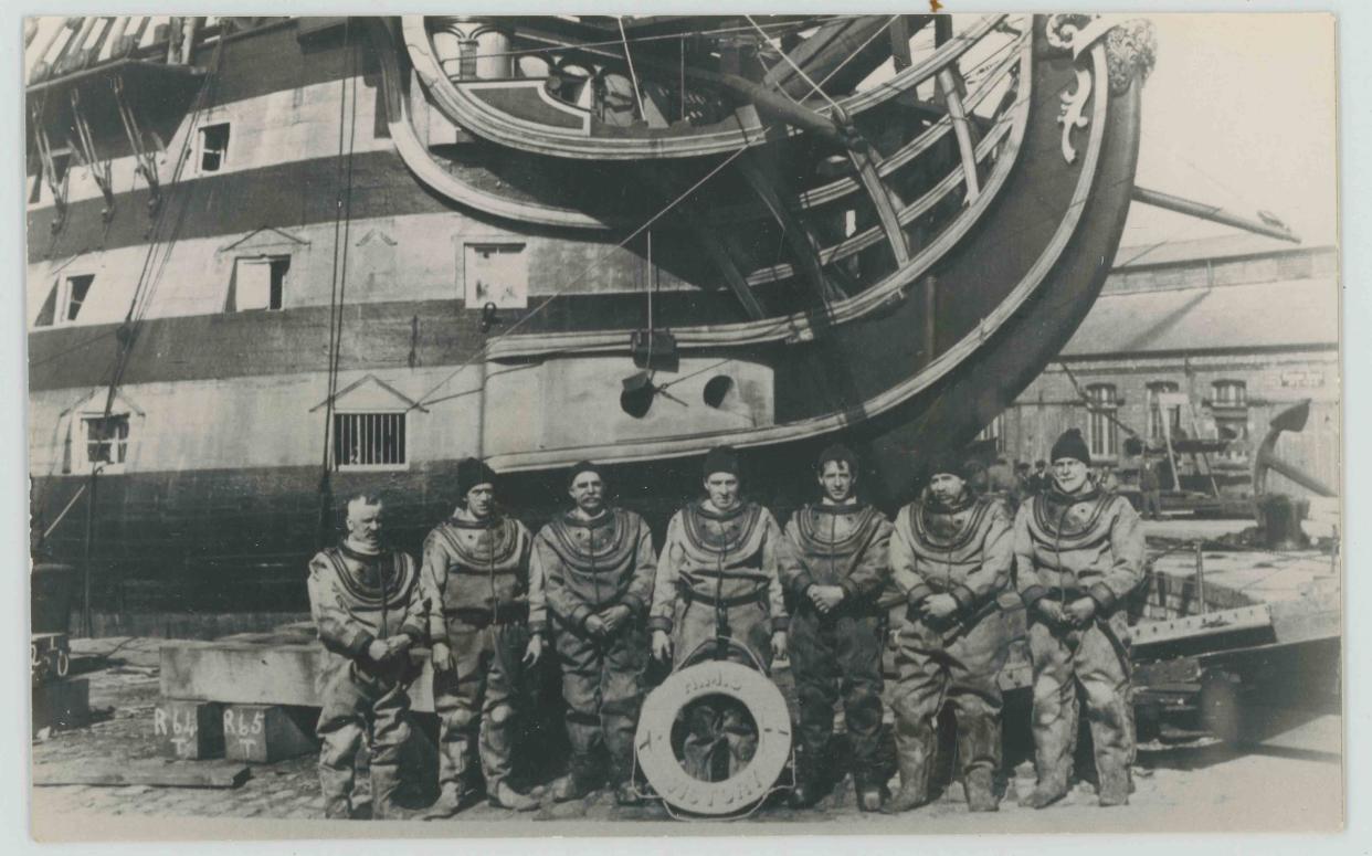 Divers with HMS Victory in 1925 (NMRN/PA)