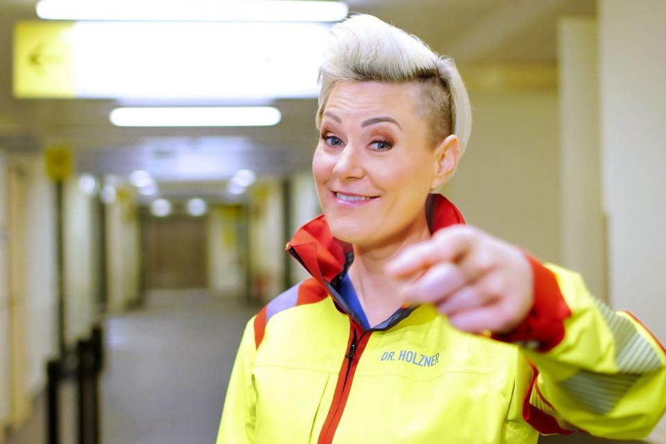 "Ich liebe meinen Job", sagt Dr. Carola Holzner: "Ich habe großartige Kolleginnen und Kollegen. Das Team steht über allem!" (Bild: RTL / Stefan Gregorowius)