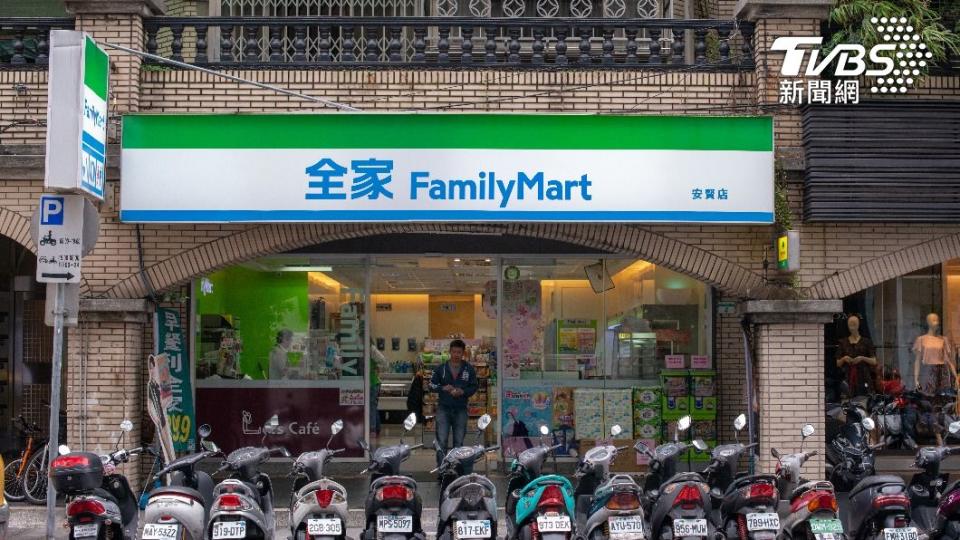 泰山企業賣掉金雞母全家股票。（示意圖／shutterstock達志影像）