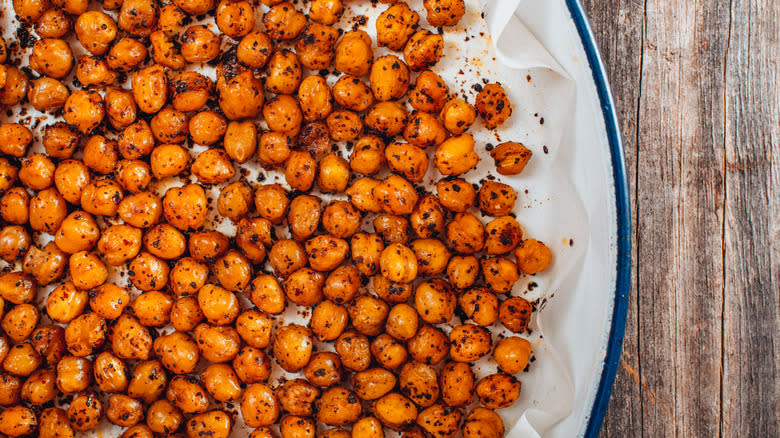 close up of roasted chickpeas