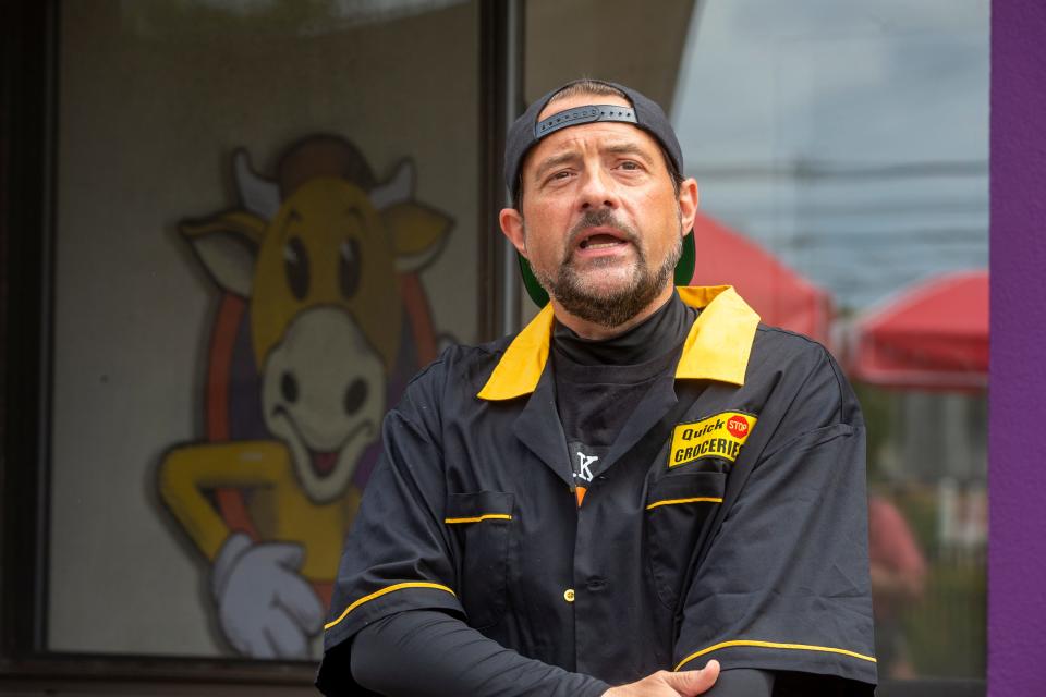 Kevin Smith speaks to fans on Sept. 8, 2021, during the grand opening of his pop-up Mooby's restaurant in Red Bank.