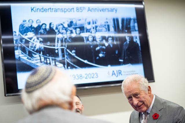 Charles talking to Kindertransport refugees 