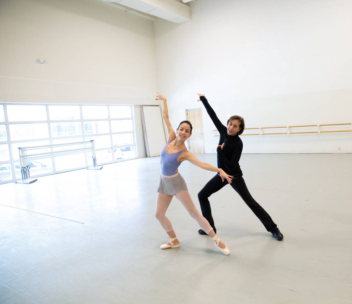 Katia Carranza and Lourdes López rehearse Balanchine’s “Concerto Barocco.”