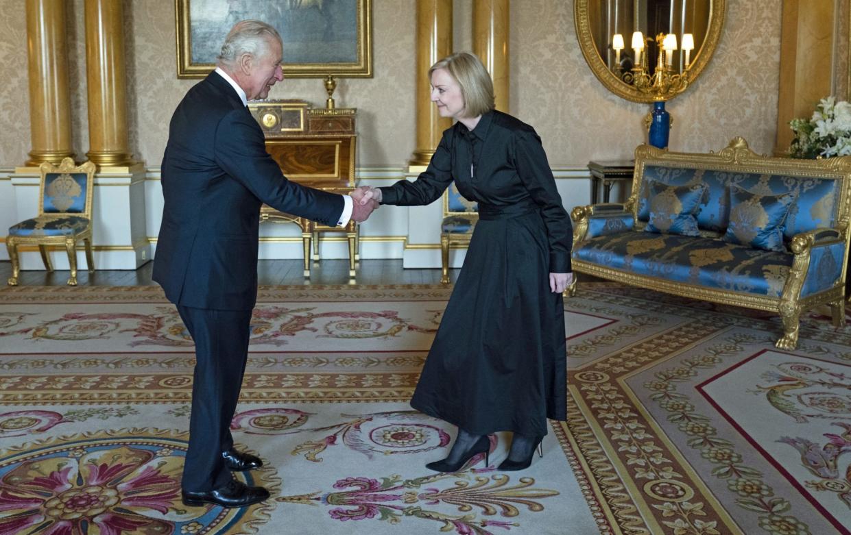 *** BESTPIX *** LONDON, ENGLAND - SEPTEMBER 18: King Charles III receives Prime Minister Liz Truss in the 1844 Room at Buckingham Palace on September 18, 2022 in London, England. Members of the public are able to pay respects to Her Majesty Queen Elizabeth II for 23 hours a day from 17:00 on September 18, 2022 until 06:30 on September 19, 2022. Queen Elizabeth II died at Balmoral Castle in Scotland on September 8, 2022, and is succeeded by her eldest son, King Charles III. (Photo by Kirsty O'Connor - WPA Pool/Getty Images) - Kirsty O'Connor - WPA Pool/Getty Images