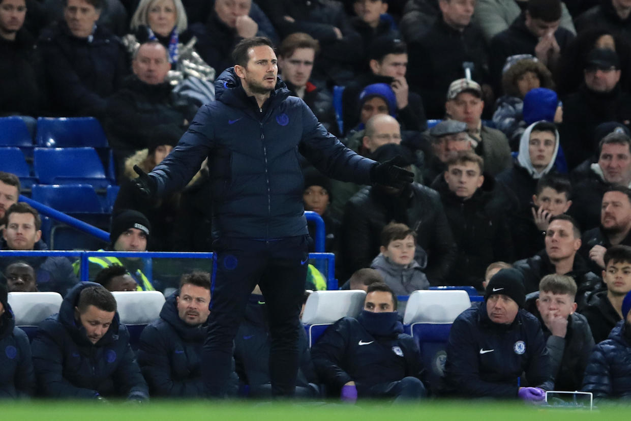 LONDON, ENGLAND - DECEMBER 26: Frank Lampard, Manager of Chelsea gives his team instructions during the Premier League match between Chelsea FC and Southampton FC at Stamford Bridge on December 26, 2019 in London, United Kingdom. (Photo by Marc Atkins/Getty Images)