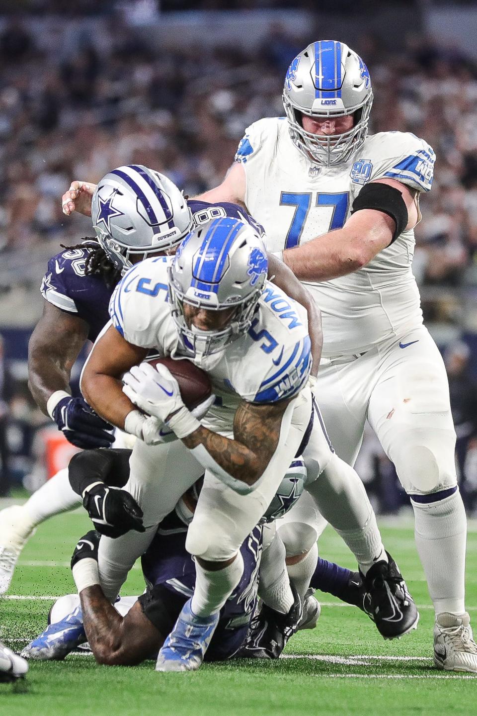 Lions running back David Montgomery runs against the Cowboys during the second half of the Lions' 20-19 loss at AT&T Stadium in Arlington, Texas on Saturday, Dec. 30, 2023.