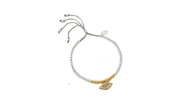 ZAYN MALIK UPDATES — Zayn is wearing a LVxUNICEF bracelet designed by
