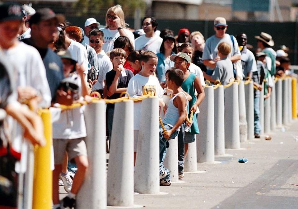 Thousands of parents and children came out to collect their beanie babies