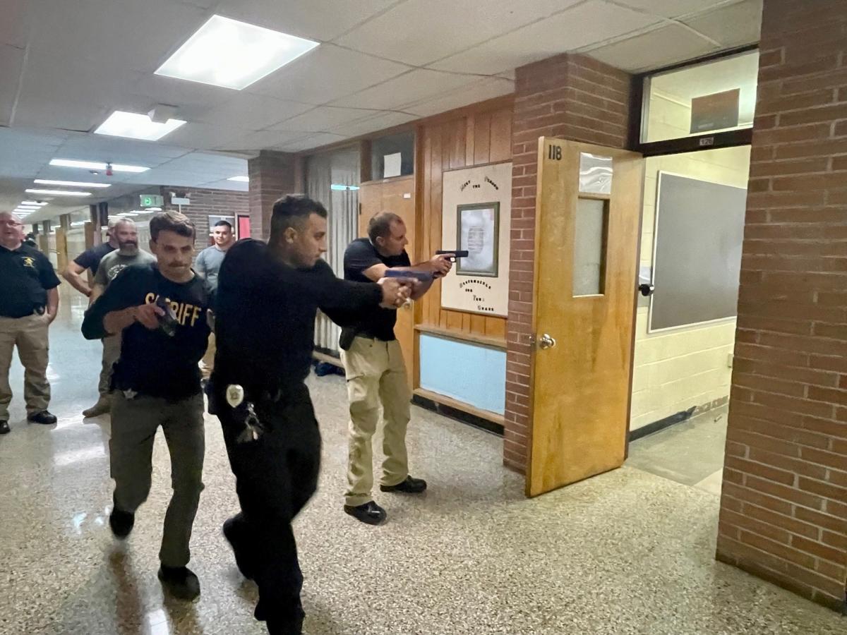 Tuscarawas County Sheriffs Deputies Train To Respond To Active Shooter Incidents 6586