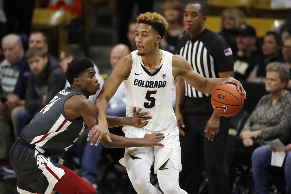 Colorado guard D'Shawn Schwartz, right, looks to pass the ball as Washington State guard Noah Williams defends in the first half of an NCAA college basketball game Thursday, Jan. 23, 2020, in Boulder, Colo. (AP Photo/David Zalubowski)