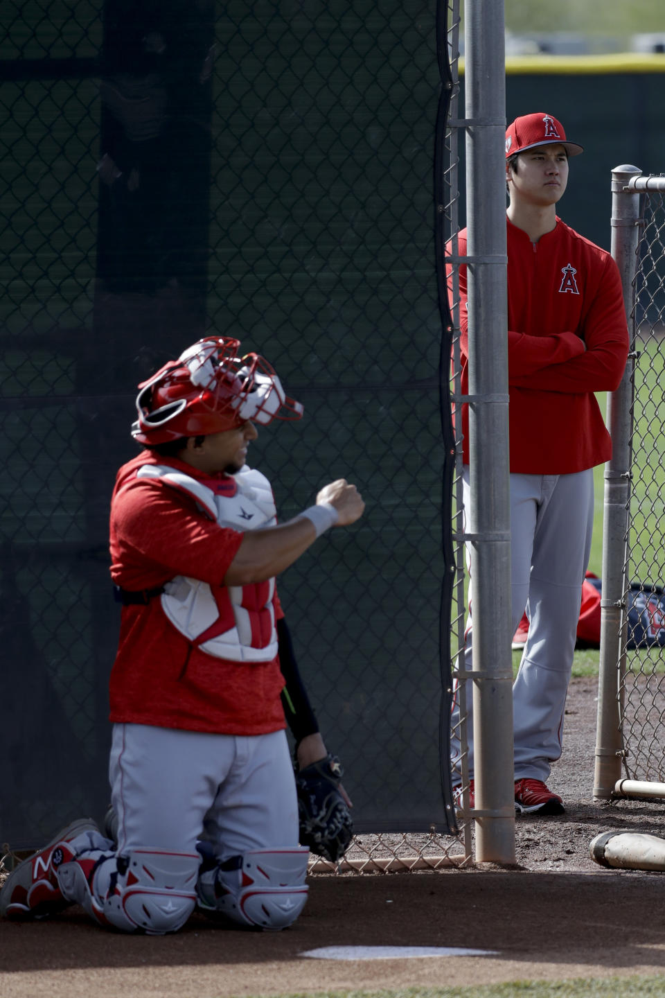 Los Angeles Angels' Shohei Ohtani, of Japan, right, watches pitchers during spring training baseball in Tempe, Ariz., Friday, Feb. 15, 2019. (AP Photo/Chris Carlson)
