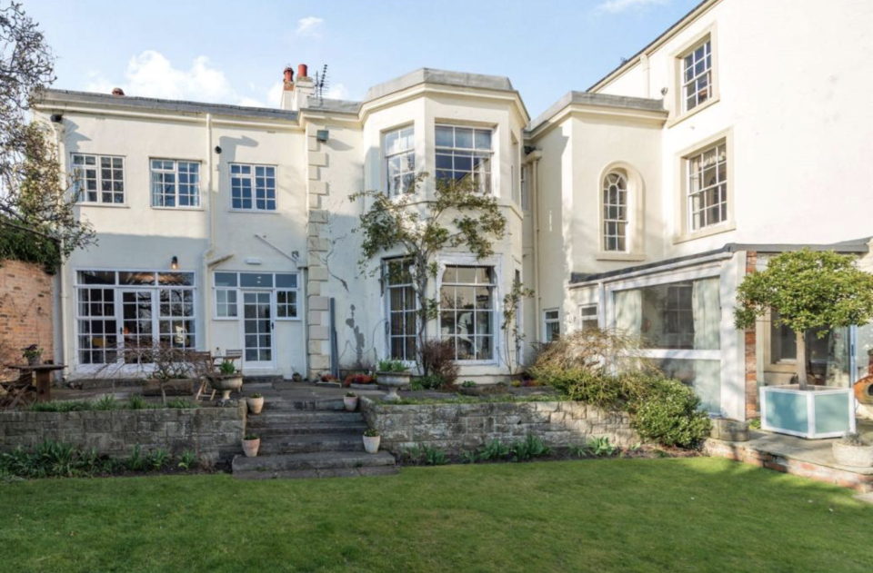 This sprawling, 7 bedroom, Grade II listed, late eighteenth century house, is a stone's throw from some fantastic schools.