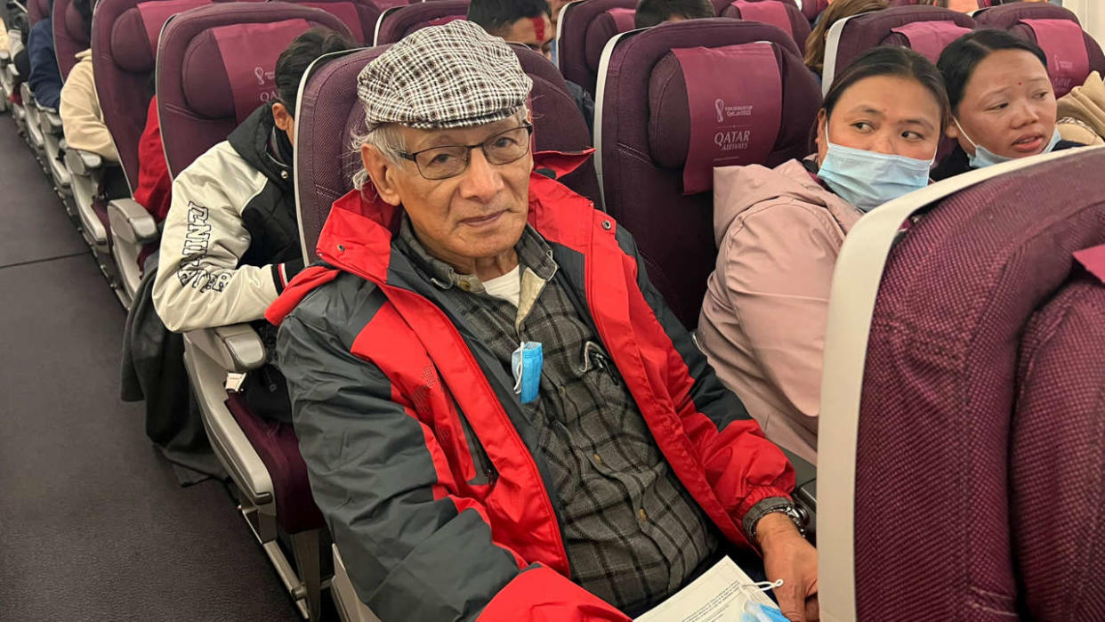 Charles Sobhraj dit « Le serpent », ici dans son avion au départ de Katmandou, est arrivé en France ce 24 décembre.