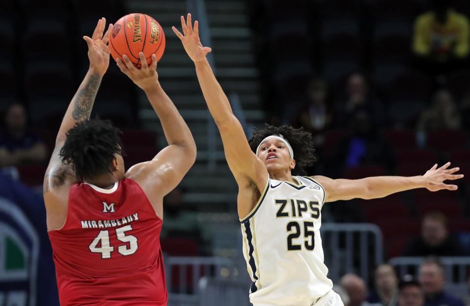 Akron's Enrique Freeman (25) tries to block the shot of Miami's Anderson Mirambeaux (45) in the quarterfinals of the Mid-American Conference Tournament on Thursday in Cleveland.