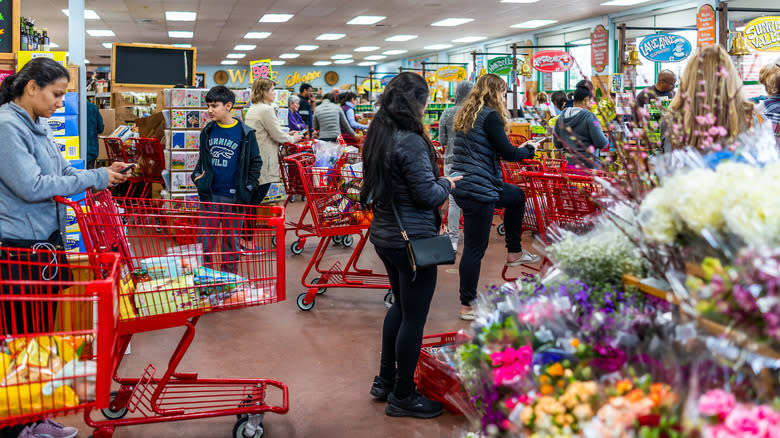 trader joe's customers in line