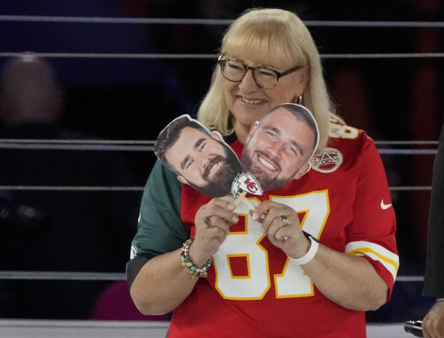 Donna Kelce's split Chiefs-Eagles jersey on display in Pro Football Hall of  Fame