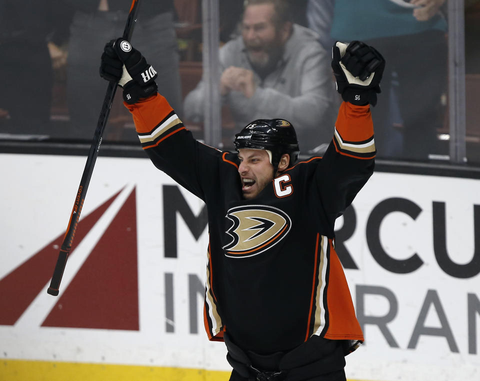 Anaheim Ducks center Ryan Getzlaf has had an injury-plagued and inconsistent year, but he has been red-hot lately. (AP Photo/Alex Gallardo)
