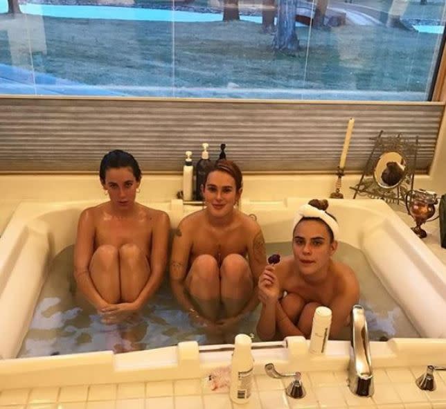 Demi and Bruce Willis' daughters Scout, Rumer and Tallulah in bath