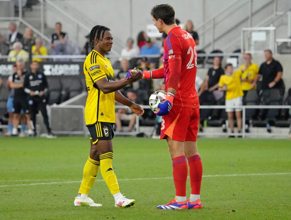 August 17, 2024; Columbus, Ohio, USA; 
Columbus Crew goalkeeper Patrick Schulte (28) gives the ball to defender DeJuan Jones (12) for a penalty kick attempt against New York City FC during a Leagues Cup quarterfinal match at Lower.com Field.