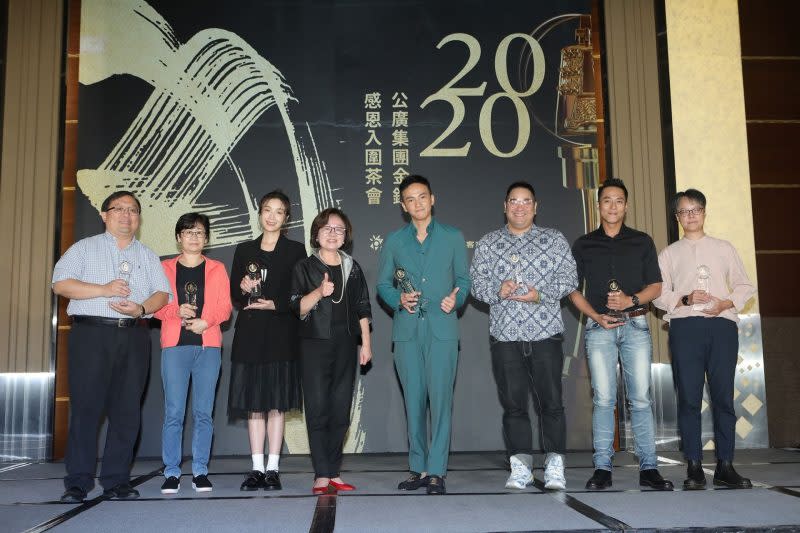 公廣集團董事長陳郁秀（左四）表示，公廣集團能獲得102項入圍肯定，或許是因為推出的戲劇都很貼近生活。（公視提供）