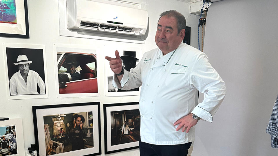 <span><span>Emeril poses for <em>Woman's World</em> cover shoot with photographer Zach Smith.</span></span>