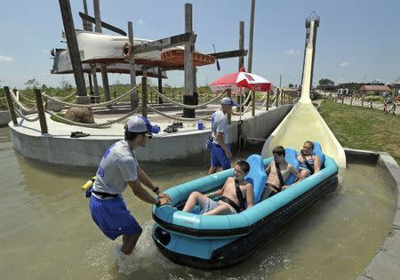 Lifeguards prepare to unload riders during the public opening of the Verruckt waterslide at the Schlitterbahn Waterpark in Kansas City, Kansas July 10, 2014. REUTERS/Dave Kaup