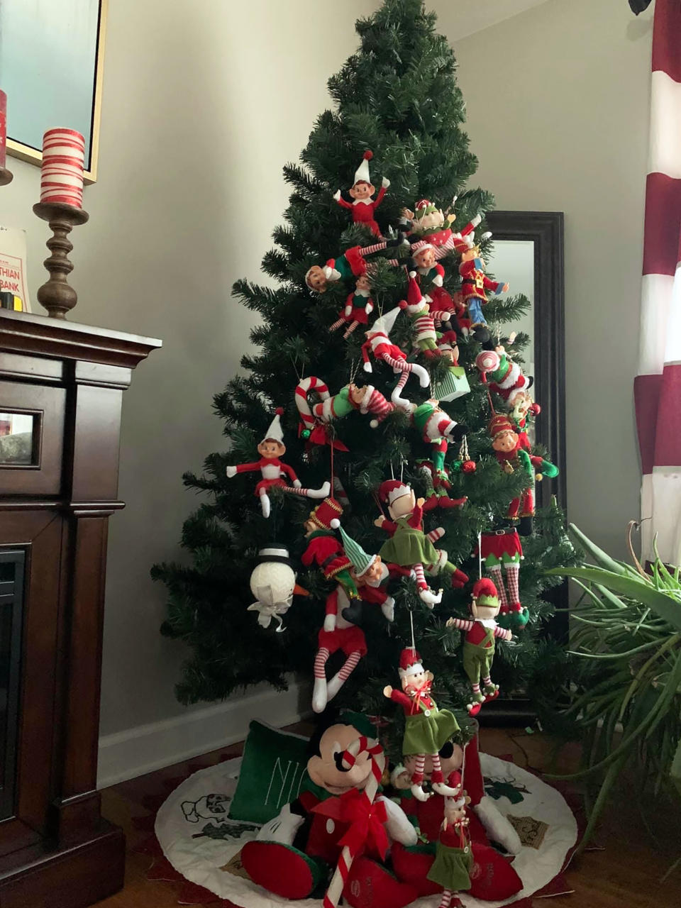 Ta-da! A perfectly decorated tree! (Courtesy Sheena Schuber)