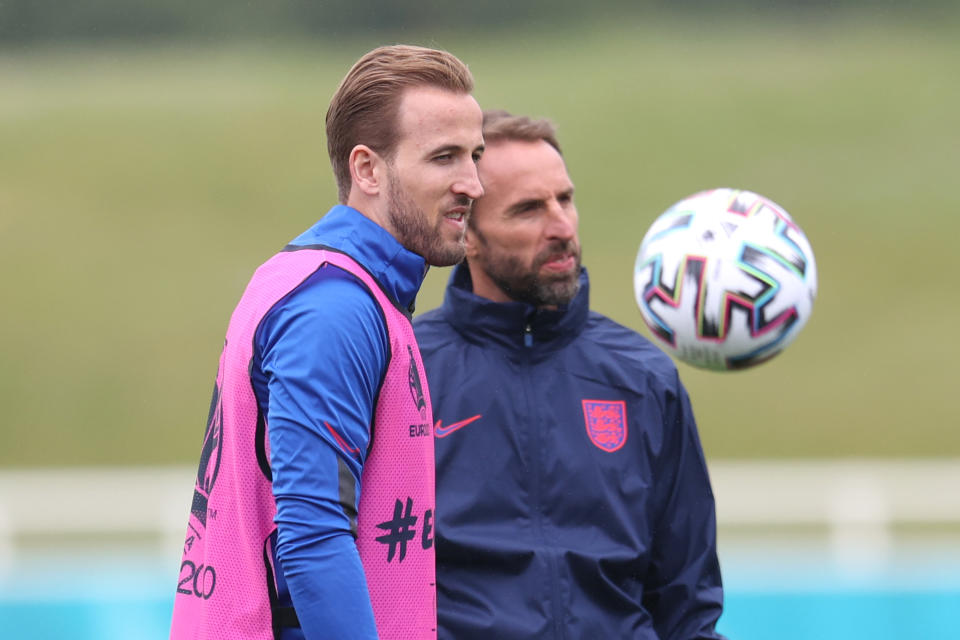 <p>BURTON UPON TRENT, ENGLAND - JUNE 28: Harry Kane and Gareth Southgate, Manager of England look on during the England Training Session at St George's Park on June 28, 2021 in Burton upon Trent, England. (Photo by Catherine Ivill/Getty Images)</p>
