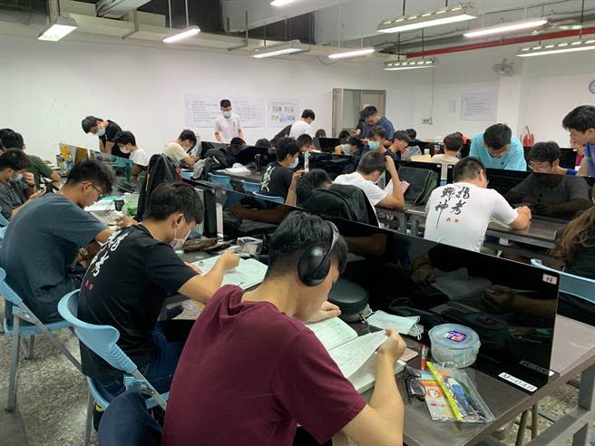 大學指考成績出爐！今早9點開放網路查詢。（資料照,林欣儀攝）