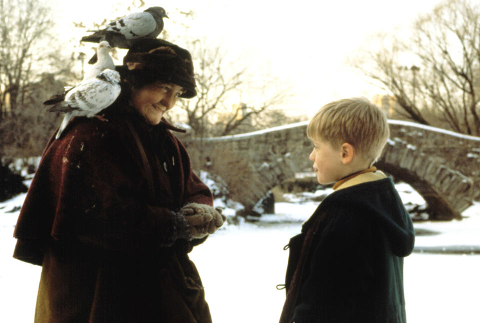 HOME ALONE 2: LOST IN NEW YORK, Brenda Fricker, Macaulay Culkin, 1992, TM and Copyright (C) 20th Centu ((C)20thCentFox / Courtesy Everett Collection)