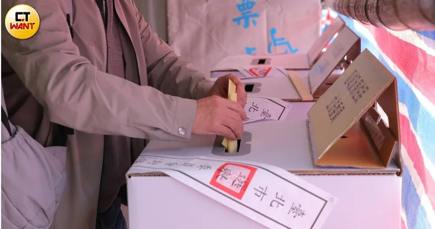 台灣投開票必須在當天完成，加上必須返回戶籍地投票，都讓外媒覺得不可思議。（圖／CTWANT攝）
