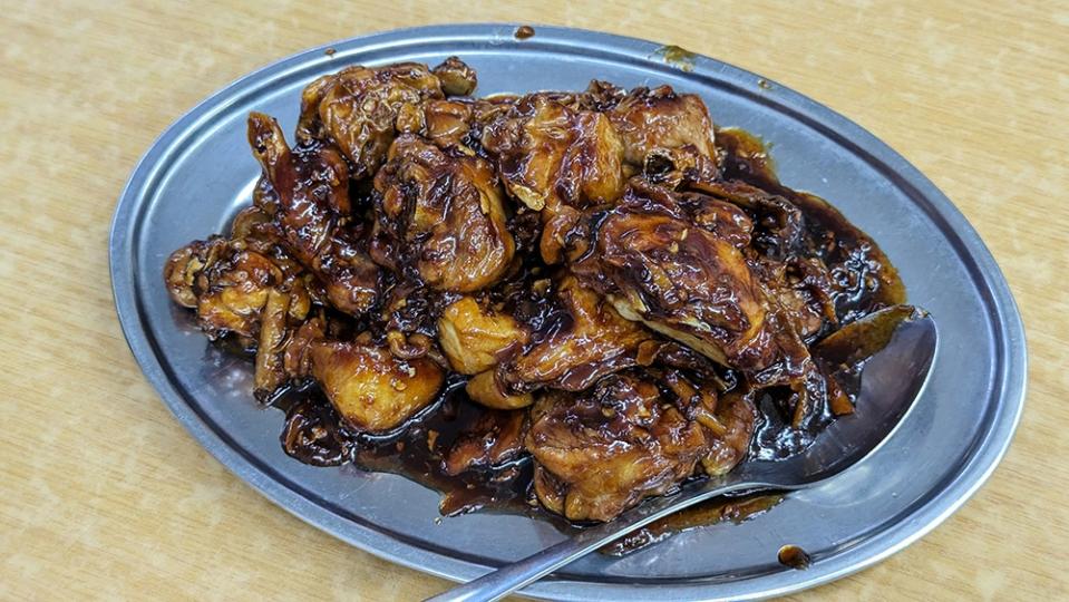 Dry-fried yellow wine chicken is a must-have speciality here.