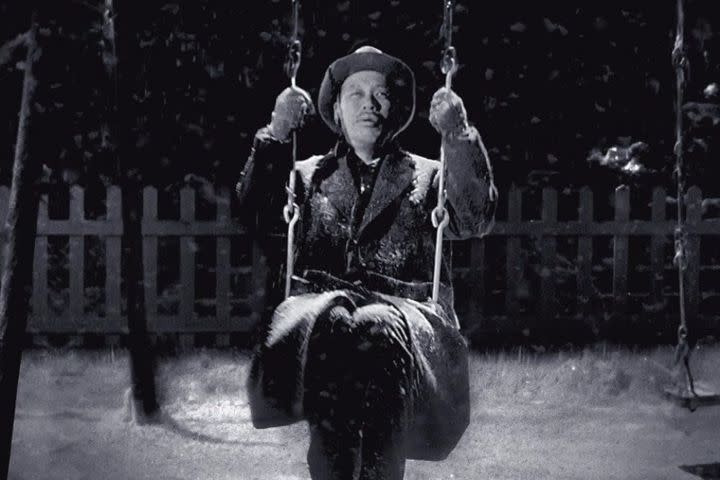 Takashi Shimura on a swing as it snows in Ikiru (1952).