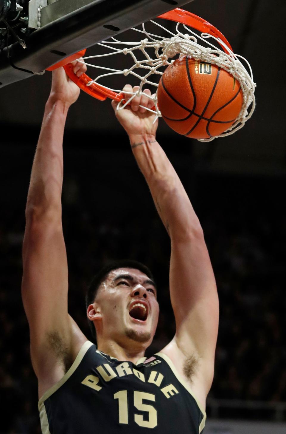 Purdue Boilermakers center Zach Edey (15) dunks the ball during the NCAA men’s basketball game against the Marquette Golden Eagles, Tuesday, Nov. 15, 2022, at Mackey Arena in West Lafayette, Ind. Purdue won 75-70.