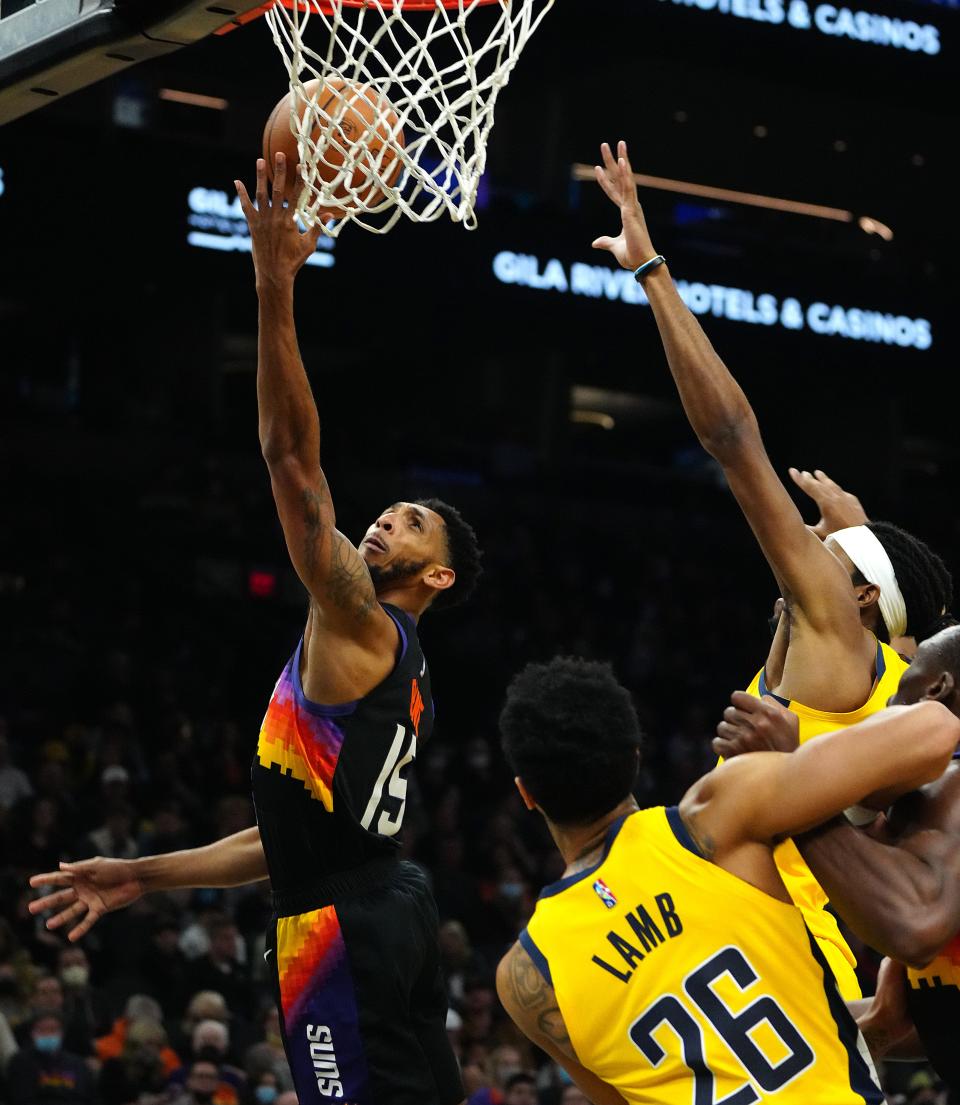 Jan 22, 2022; Phoenix, Arizona, USA; Suns' Cam Payne (15) makes a layup against the Pacers during the first half at the Footprint Center.