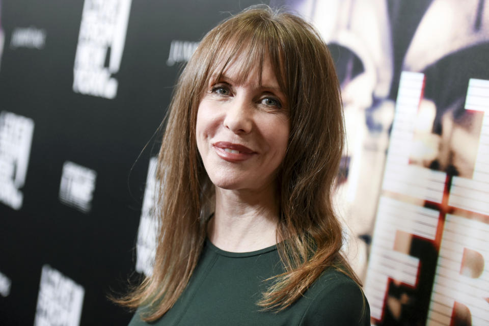 ARCHIVO - Laraine Newman llega al estreno de "Live from New York!" en Los Angeles el 10 de junio de 2015. Newman, miembro del elenco original de "Saturday Night Live", publicó el audiolibro de memorias "May You Live in Interesting Times", un título exclusivo de Audible. (Foto por Richard Shotwell/Invision/AP, Archivo)