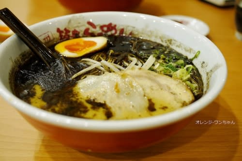 【台中散策食記】山小屋拉麵 筑豊ラーメン│西區：昭和45年九州筑豐地道拉麵～黑蒜油加豚骨湯濃醇香～硬漢細麵嚼勁好味