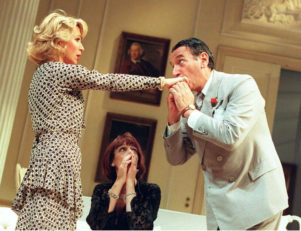 Stephen Greif as Maurice, with Felicity Kendal and Frances de la Tour, in Fallen Angels at the Apollo theatre, London, 2000.