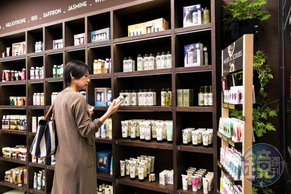 「Korres」是希臘的國民藥妝品牌，特別強調純天然植物性原料。